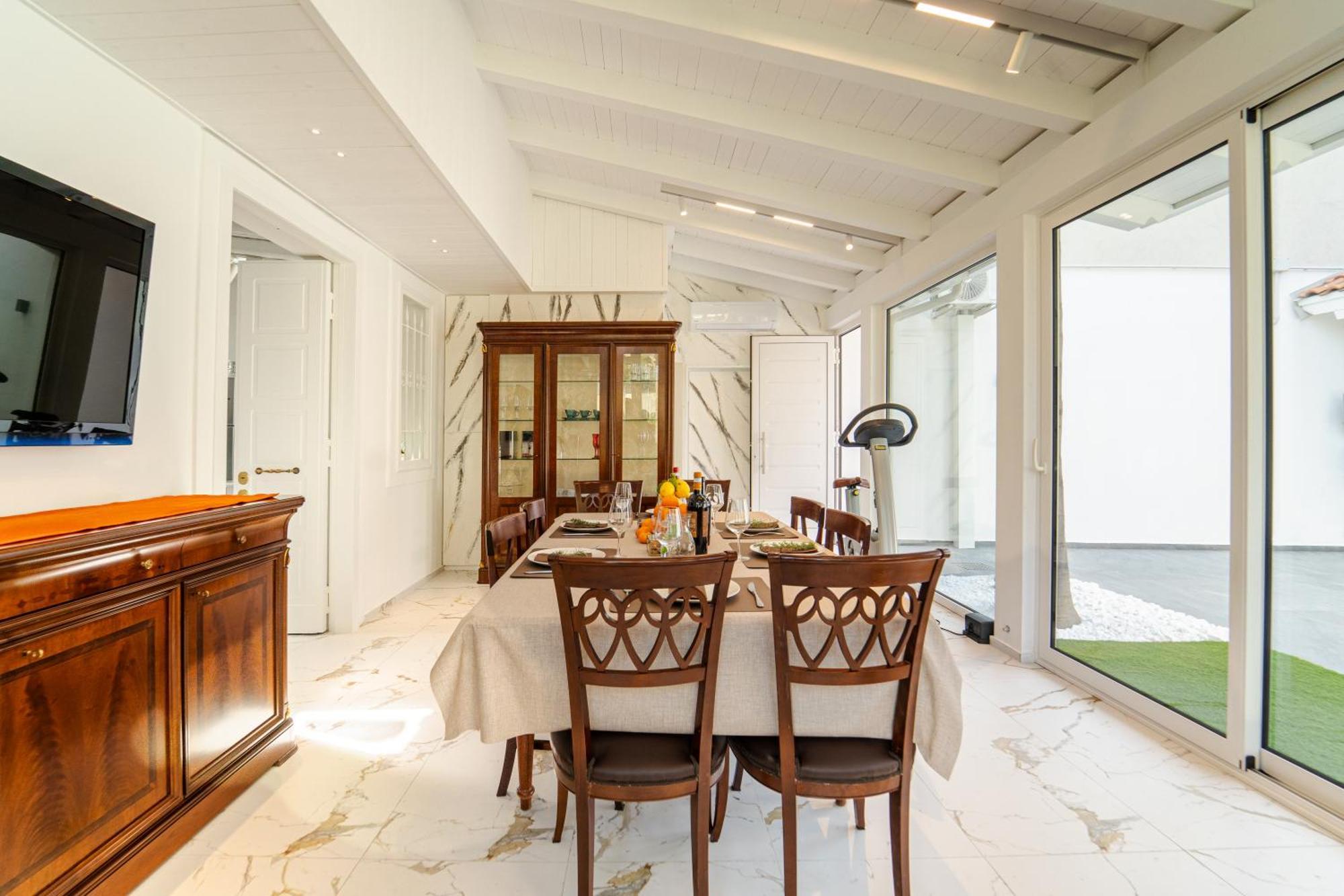 Villa Holidays Alba