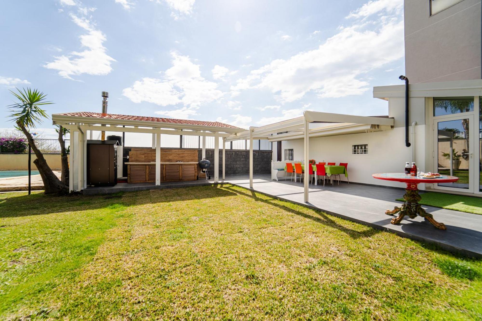Holidays Alba Villa