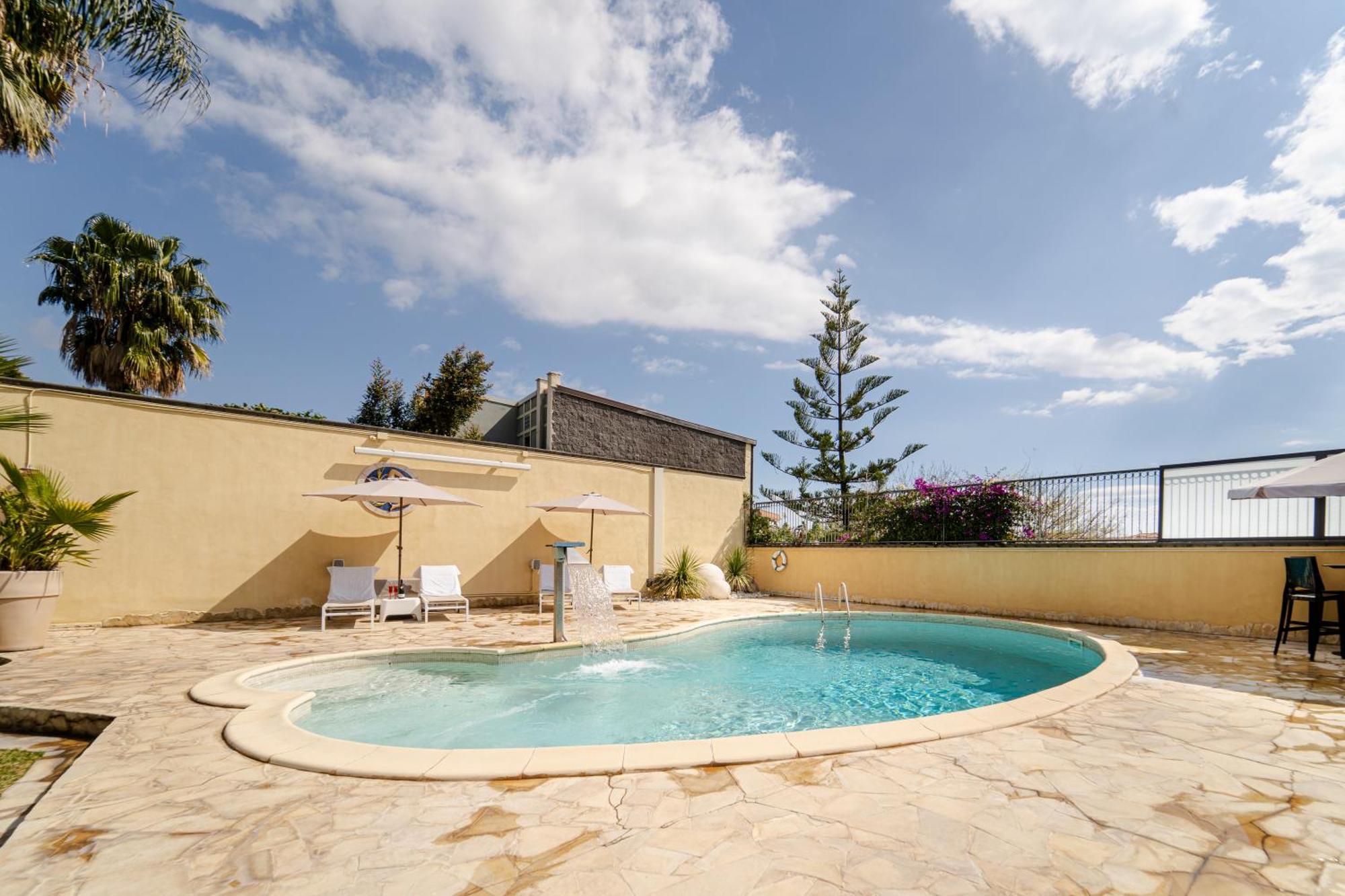 Villa Holidays Alba