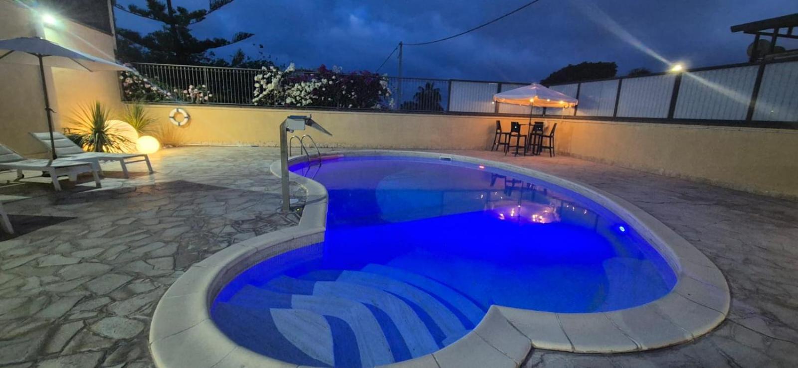 Villa Holidays Alba *